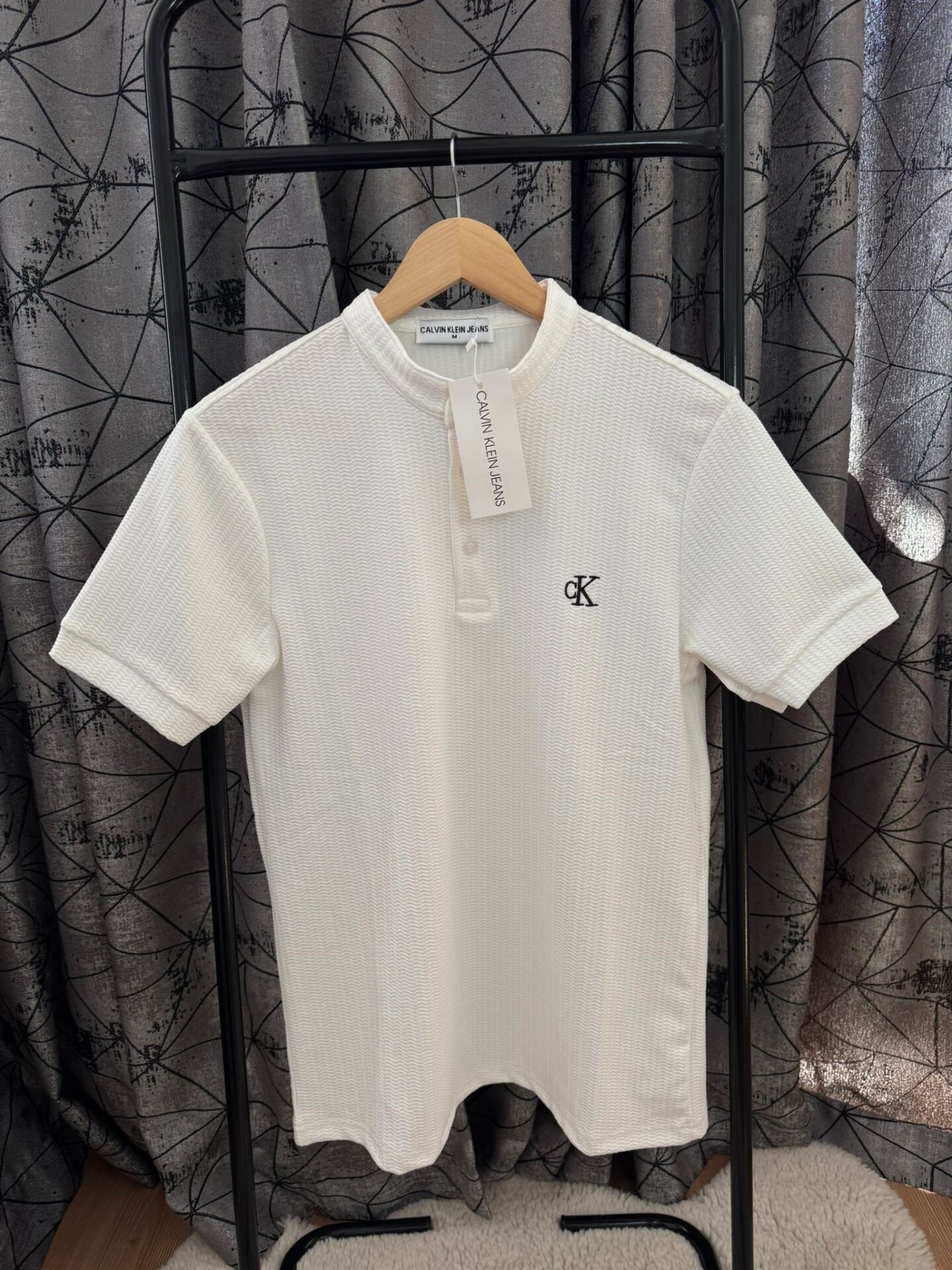 Hakim Yaka Jakar Beyaz Tişört